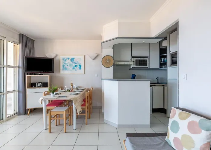 Appartement Les Bastides - O4 259 By Interhome Saint-Raphaël